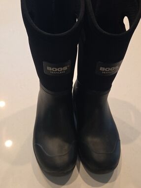 Bogs Black Seamless Waterproof Mid-Calf Boots